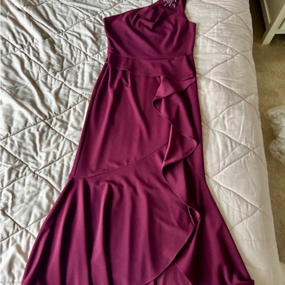 Adrianna Papell Beaded One Shoulder Hi-Low Burgundy Evening Gown Size 8 - Picture 7 of 7